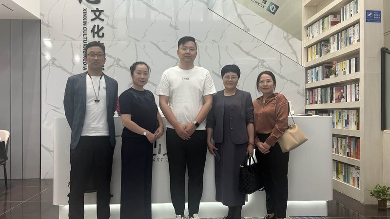 以下是一些在纪录片脚本写作领域具有较高知名度的服务机构：
